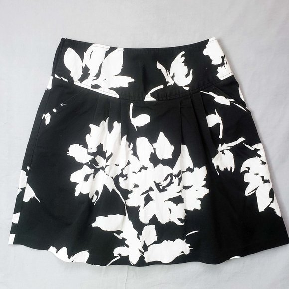 Maurices Women's Black White Floral Pleated Pockets Elastic Waist Cotton Skirt - Picture 8 of 8